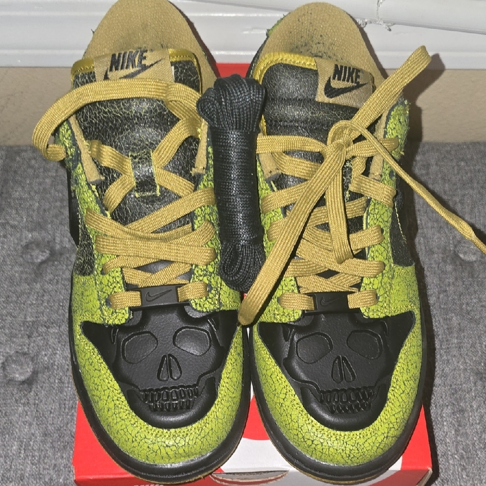 Nike Women’s Athletic Shoes Green Black